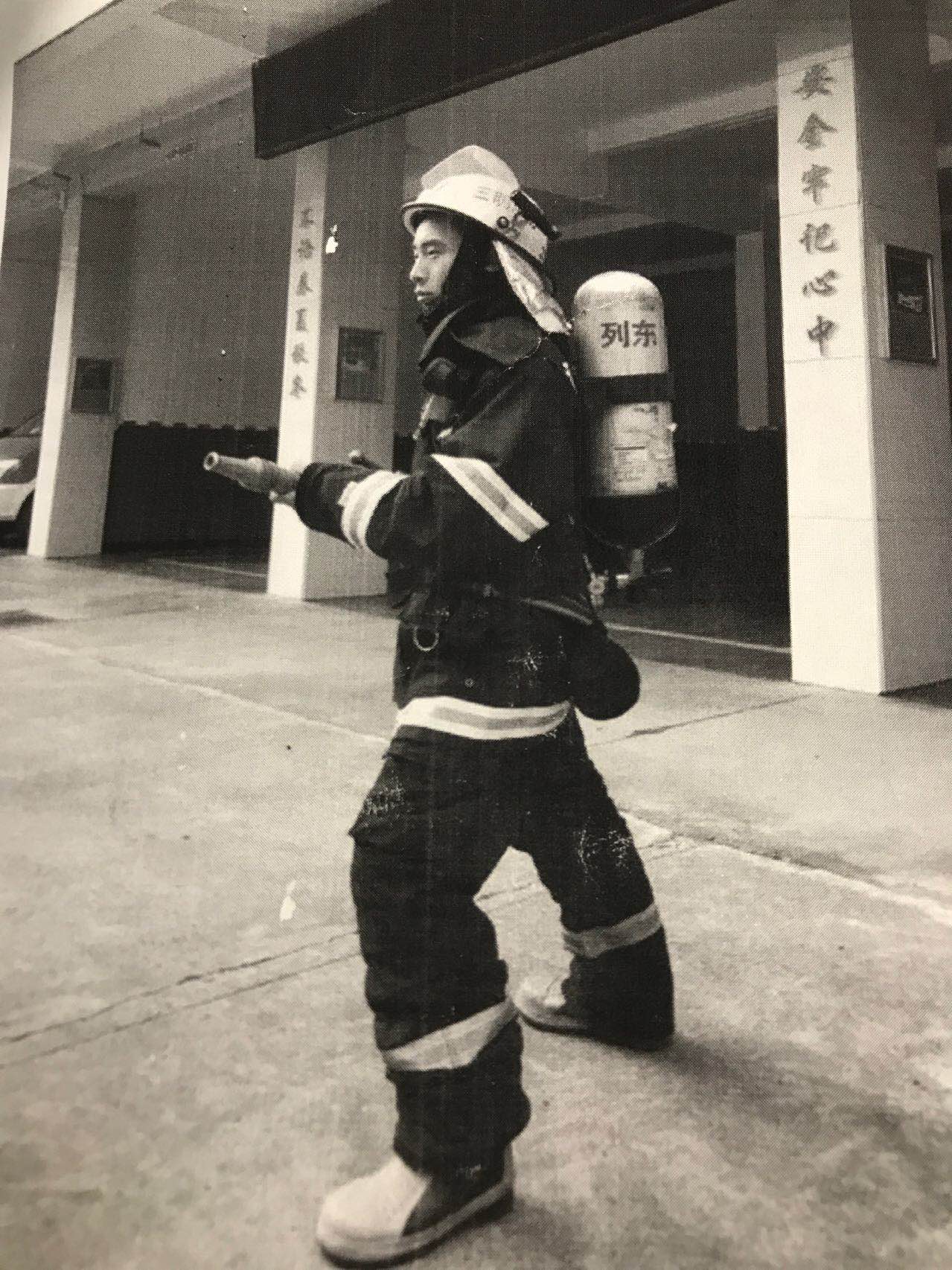 ���Ź��ʹ���-׷�󿵽�,����һ��չ